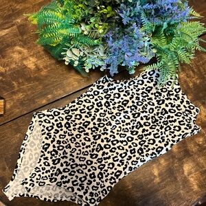 Chic Leopard Print Bodysuit